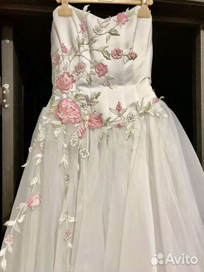 Свадебное платье с аксессуарами