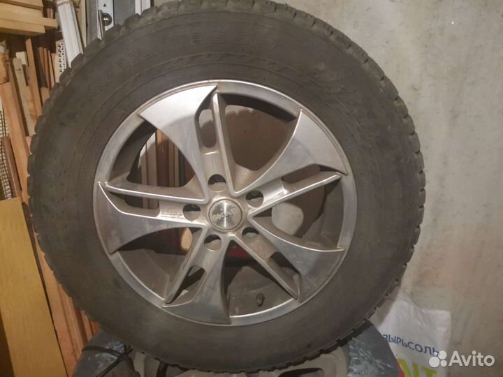 Зимняя резина r16 215 65 на литых дисках
