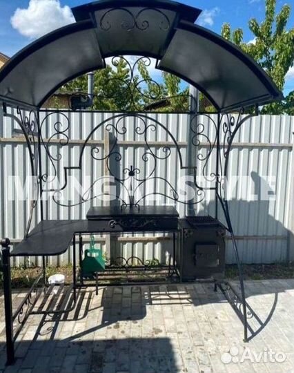 Мангал с крышей