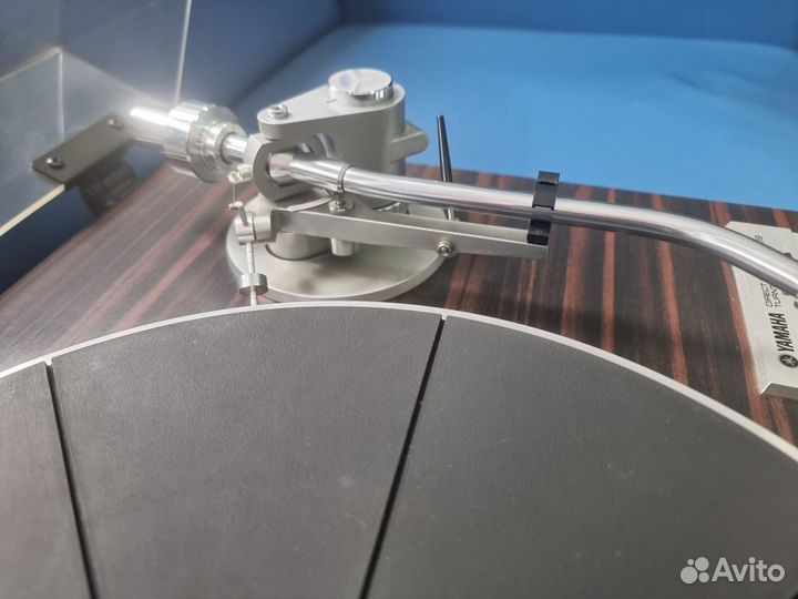 Виниловый проигрыватель Yamaha YP-D9