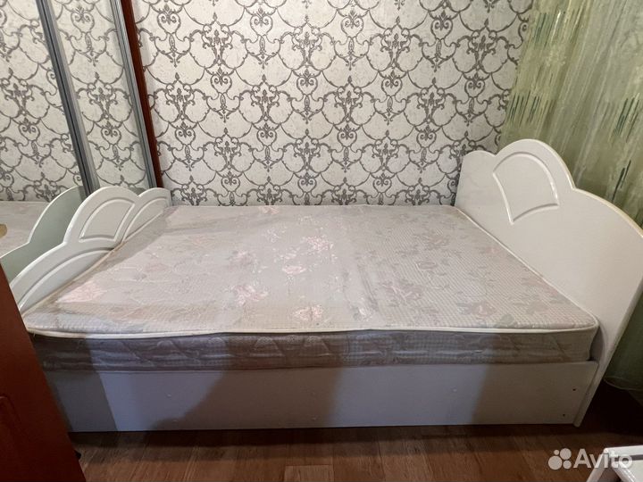 Кровать двуспальная