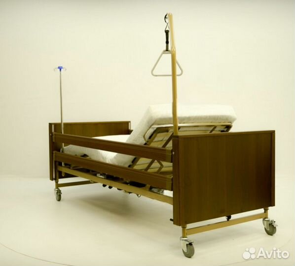 Медицинская кровать для ухода за больными