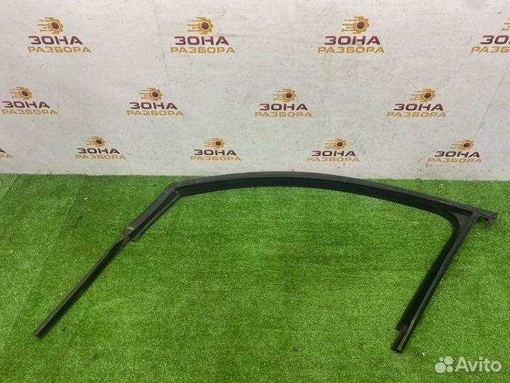 Уплотнитель стекла двери передний правый