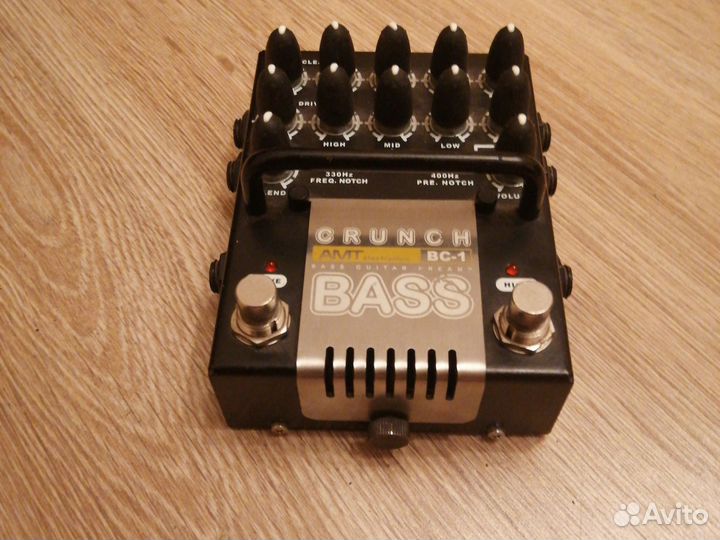 Бас-гитарный предусилитель AMT BC-1 Bass Crunch