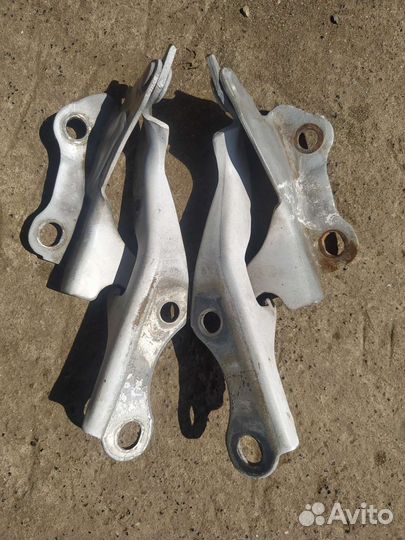 Петли капота Тойота Марк 2 Куалис