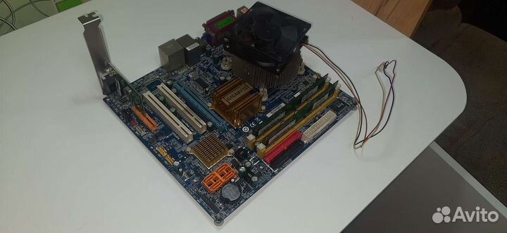 Материнская плата с процессором и памятью
