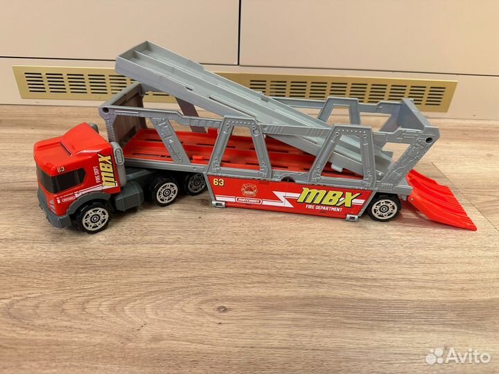 Грузовик для перевозки машин