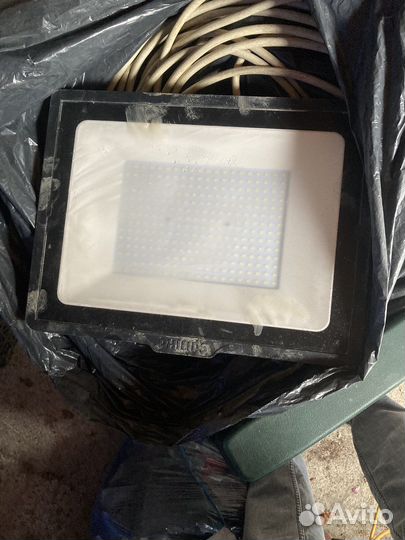 Светодиодный прожектор 200 вт philips