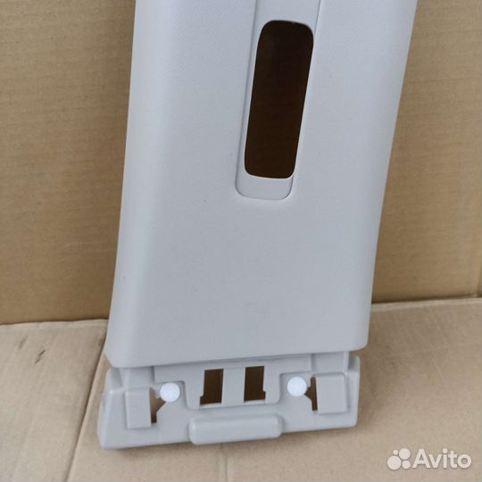 Обшивка центральной стойки прав Nissan Murano Z52