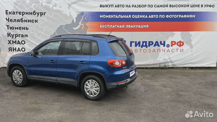 Фонарь подсветки номера Volkswagen Tiguan (NF) 1J5