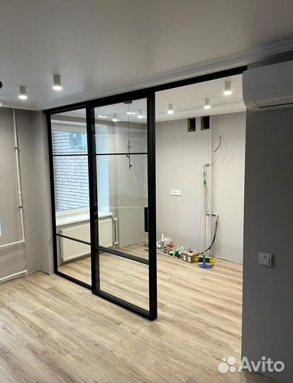 Стеклянные офисные и межкомнатные перегородки