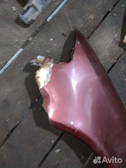 Крыло левое mercedes w202 с дефектом