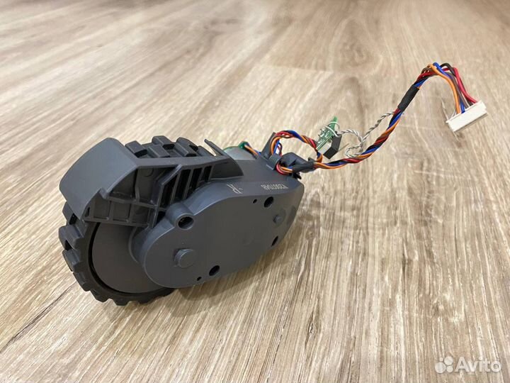 Колесо правое (R) Roborock S5 Max/ S6 Pure/ S7/ E4