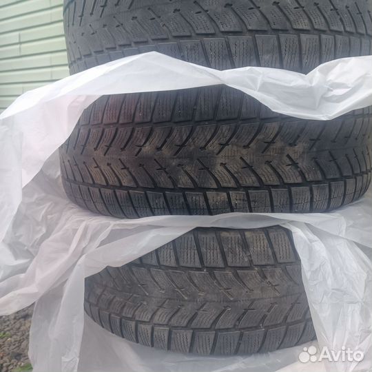 Goodyear UltraGrip Ice 235/55 R19 и 235/55 R19