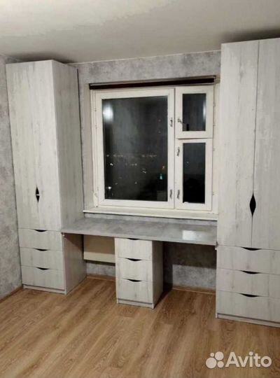 Рабочая зона в углу у окна