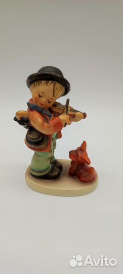 Фигура Мальчик со скрипкой goebel высота 13 см