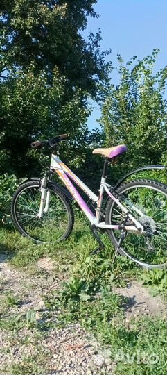Продам велосипед б/у женский. 18 скоростей