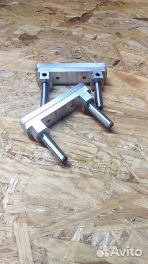 Механизм регулировки щеки-гребня