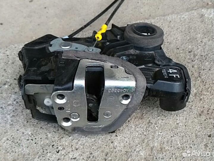 Замок передней правой Lexus LX 570