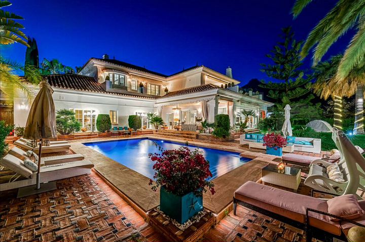 Дом 710 м² на участке 35 сот.