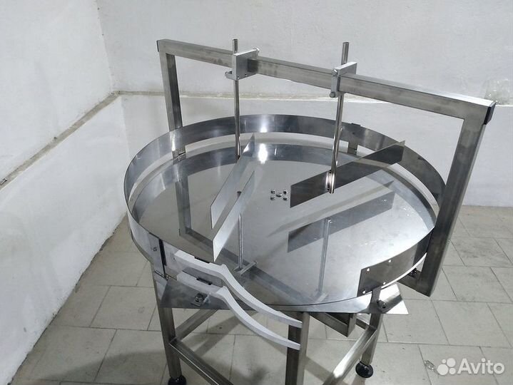 Накопительный стол с приводом