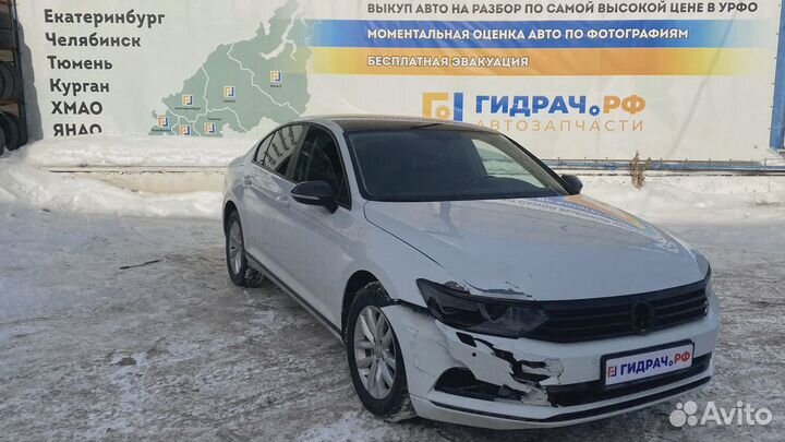 Фонарь подсветки номера Volkswagen Passat (B8) 1K8