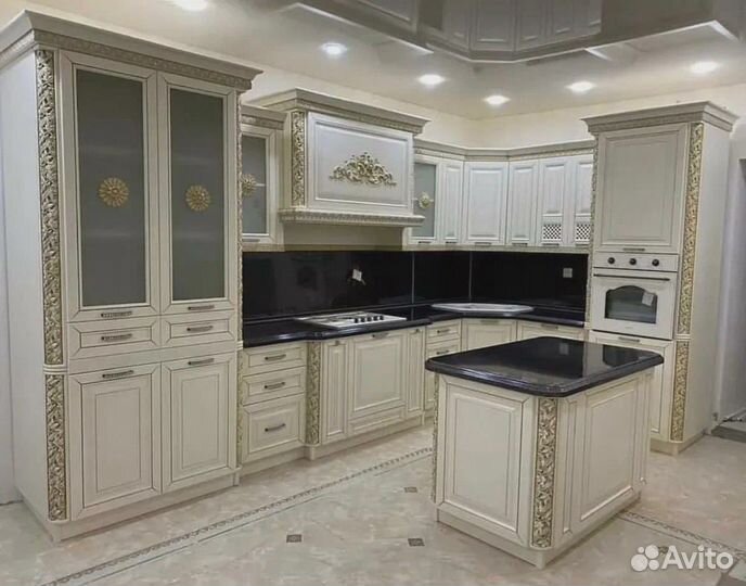 Кухня в классике крем/золото