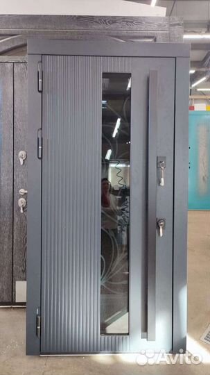 Дверь входная металлическая со стеклом