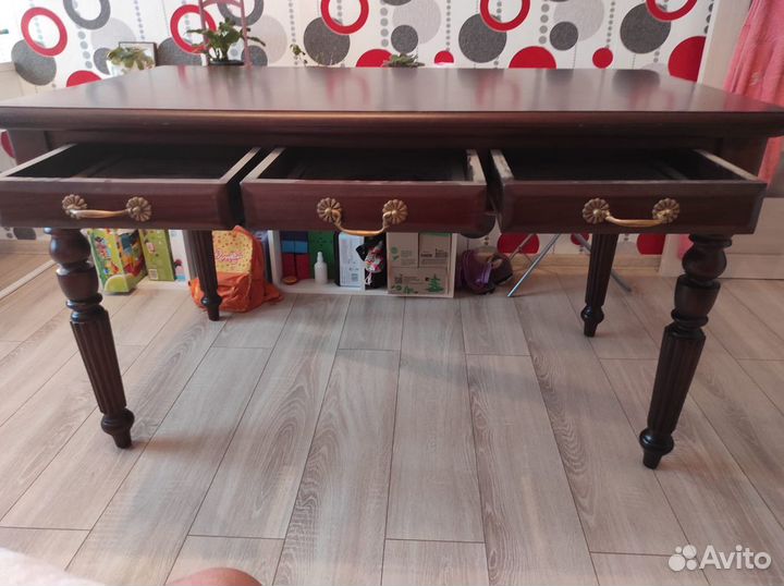 Письменный стол