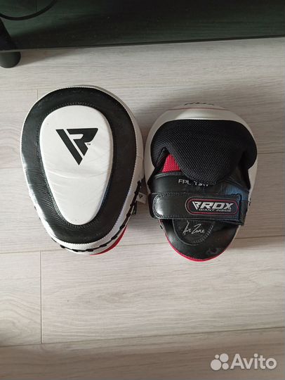 Перчатки, шлем, лапы