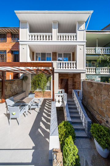 Дом 250 м² на участке 3 сот.