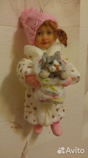 Куколка на елочку из ваты. Девчушка с котом