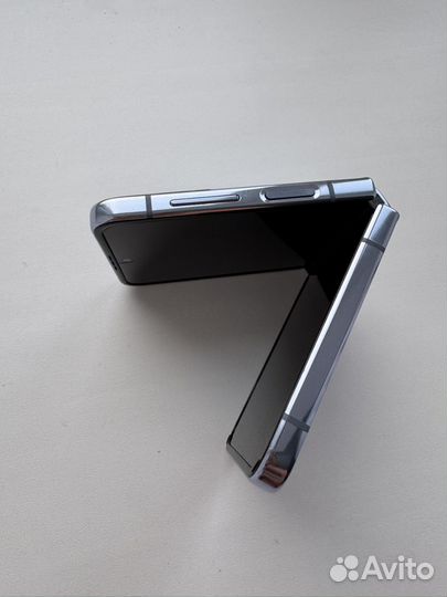 Samsung Galaxy Z Flip4, 8/256 ГБ