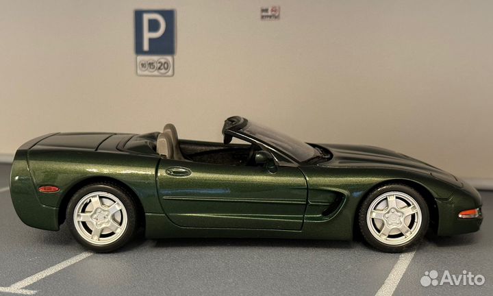 Модель 1:18 - Bburago - 1997 Chevrolet Corvette CS