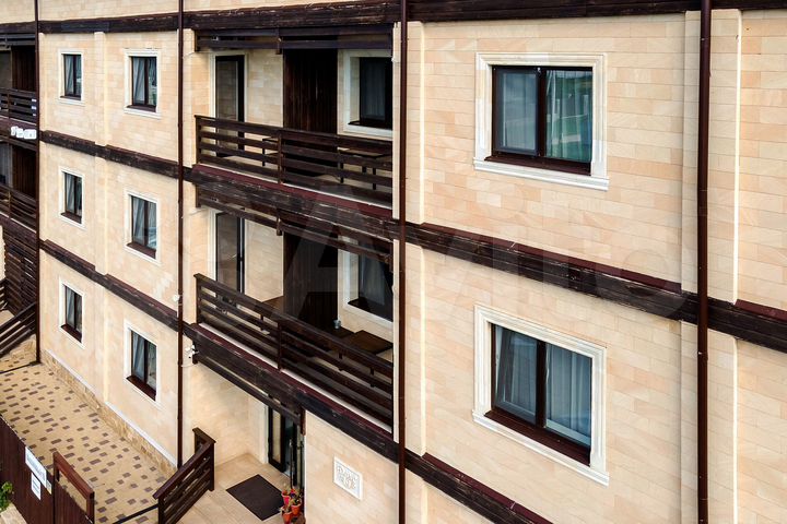 Дом 1000 м² на участке 10 сот.