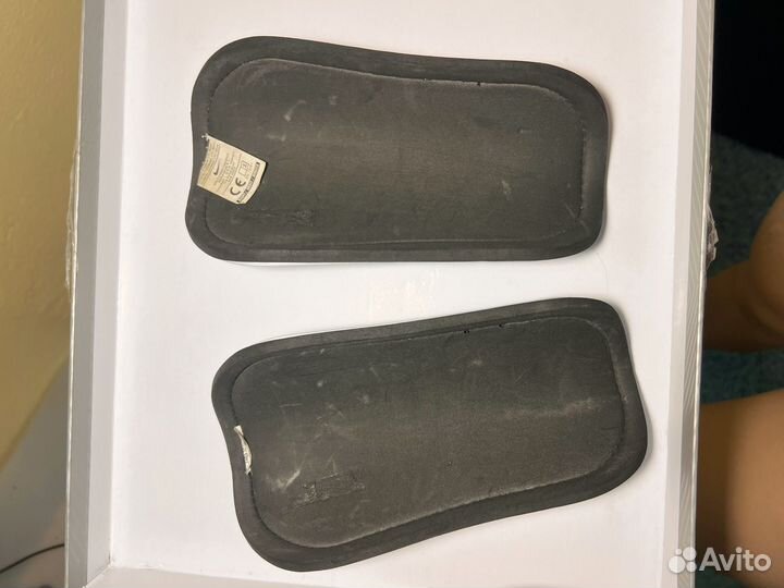 Футбольные щитки