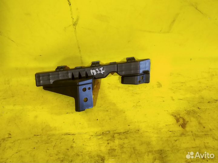 Кронштейн переднего бампера правый Kia Ceed 12-18