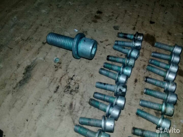 Болт поддона 2.3 Volkswagen Passat B5