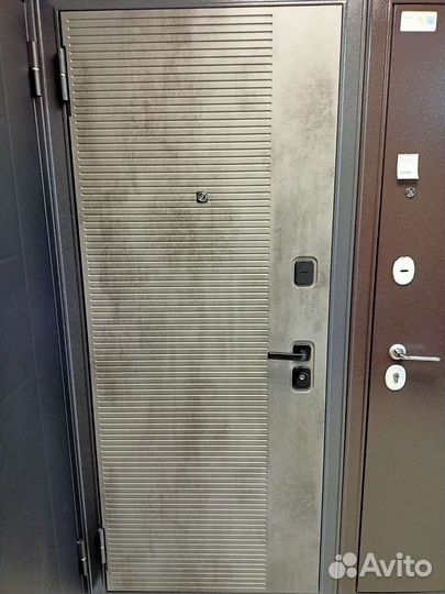 Дверь входная металлическая новая