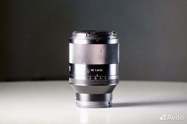 Объектив Sony Carl Zeiss sel50f14z 50mm f/1.4 SE