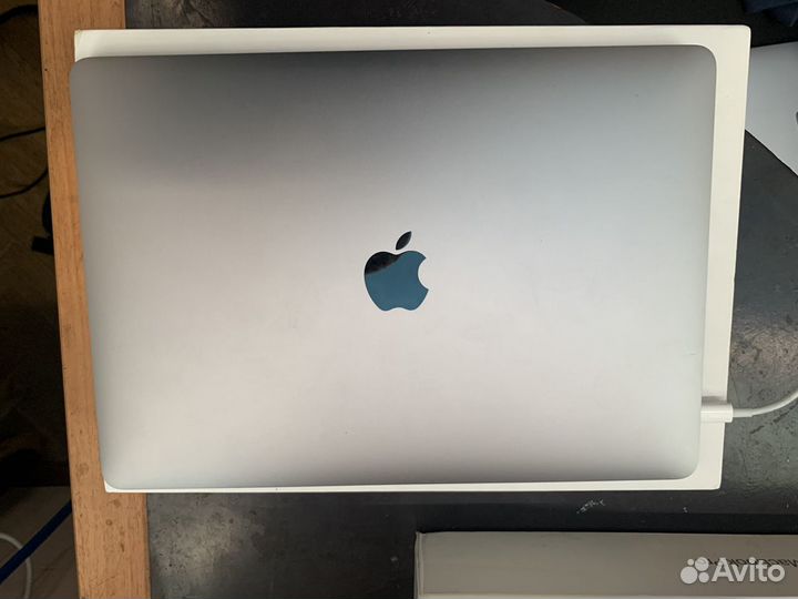 Дисплей на MacBook Pro 1989 silver