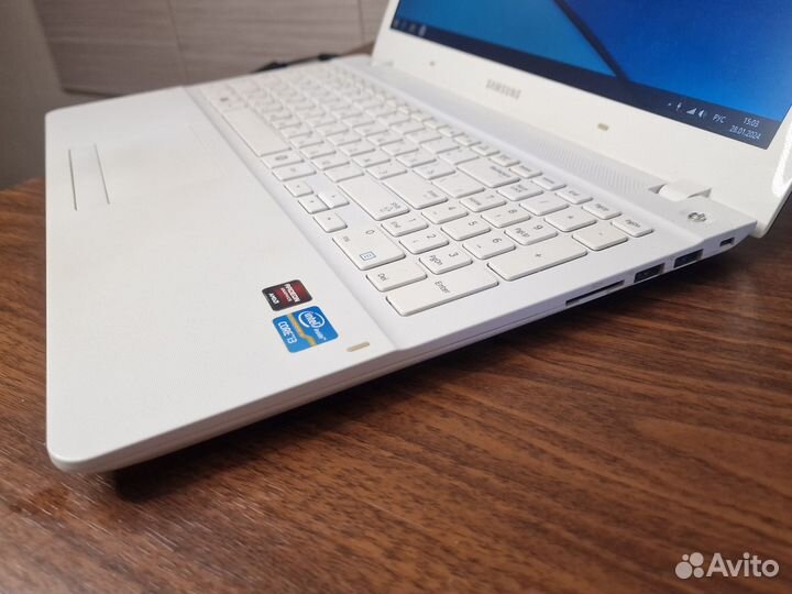 Ноутбук Samsung 15.6/i3/Radeon AMD /RAM 6Gb/SSD