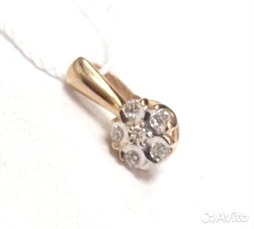 Золотая подвеска с камнем