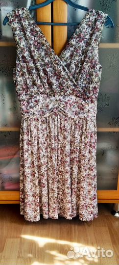 Платье женское 46, очень красивое
