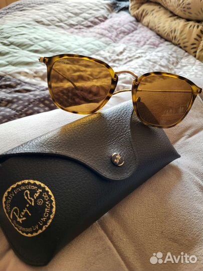 Ray ban