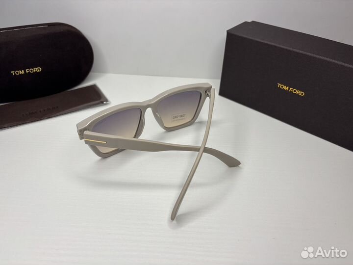 Солнцезащитные женские очки TOM ford