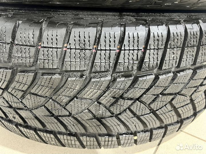 Goodyear UltraGrip Performance 235/55 R19