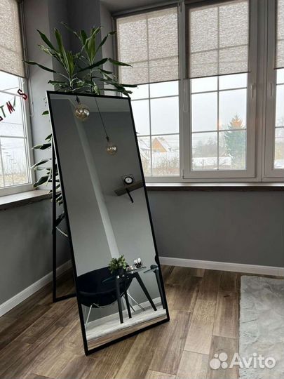 Зеркало с упором в раме