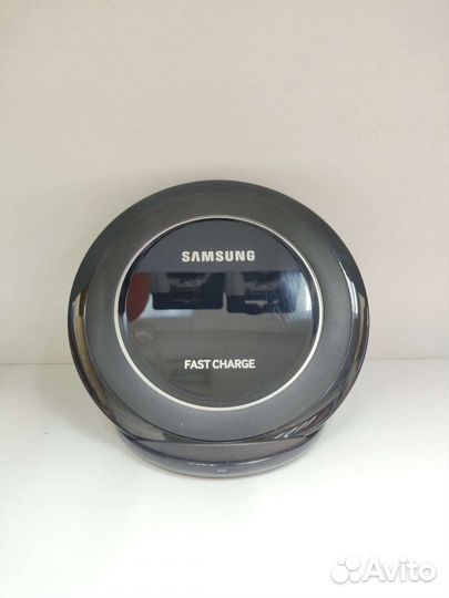 Беспроводная зарядка Samsung EP-NG930