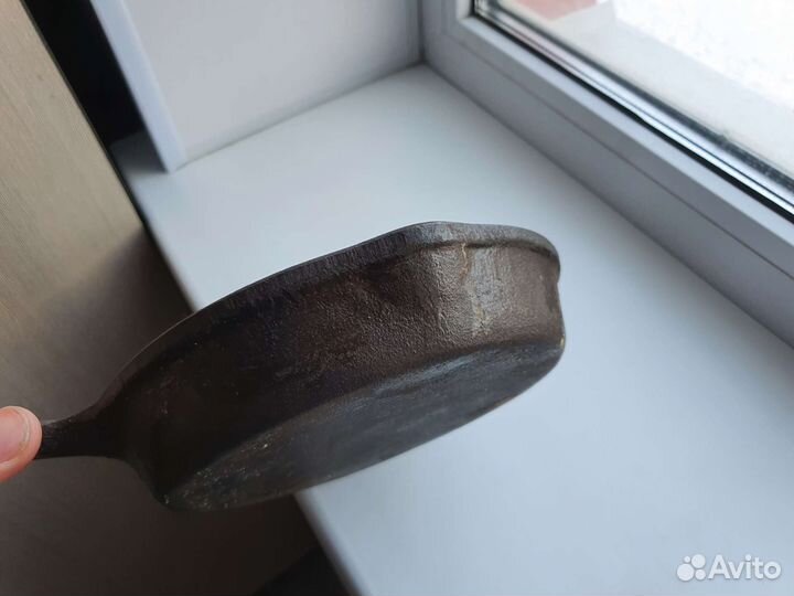 Настоящая чугунная сковорода